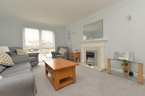 2 bedroom apartment for sale, Barton Court Avenue, Barton on Sea, New Milton, Hampshire, BH25