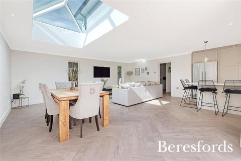 15 Chalklands, Sandon, Chelmsford, CM2 7TH