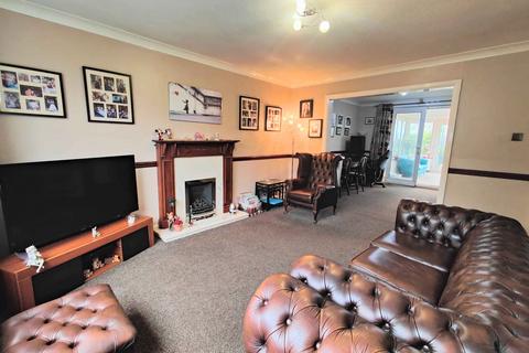 3 bedroom terraced house for sale, Towngate, Northowram HX3