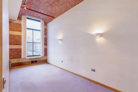 2 bedroom flat for sale, Apartment 28 New Mill, Salts Mill Road, Shipley, West Yorkshire, BD17 7EJ