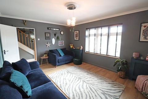 3, Lawrence Cottages Feenan Highway, Tilbury, RM18 8HA
