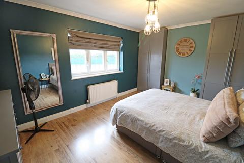 3, Lawrence Cottages Feenan Highway, Tilbury, RM18 8HA
