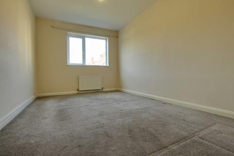 2 bedroom flat to rent - Heath Road Haywards Heath RH16 3BQ