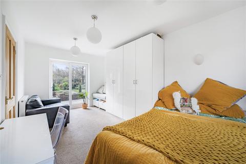 4 bedroom semi-detached house for sale - Smarts Heath Road, Woking, Surrey, GU22