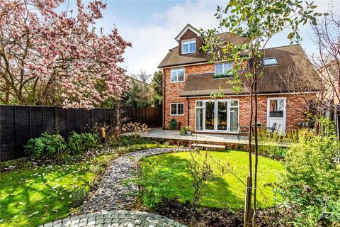 6 Holly Close, Brockham, Betchworth, RH3 7DD