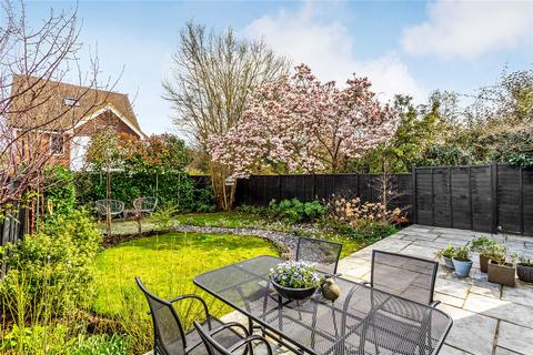 6 Holly Close, Brockham, Betchworth, RH3 7DD