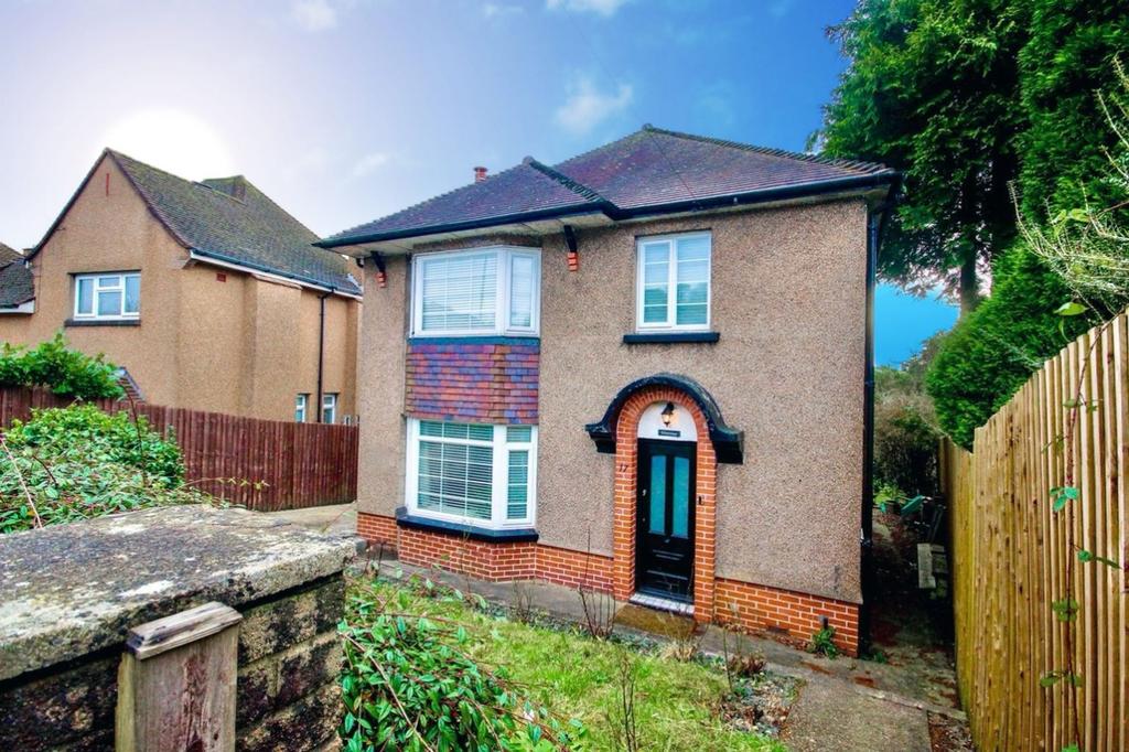 Highfield Road, Pontllanfraith, NP12 3 bed detached house for sale £