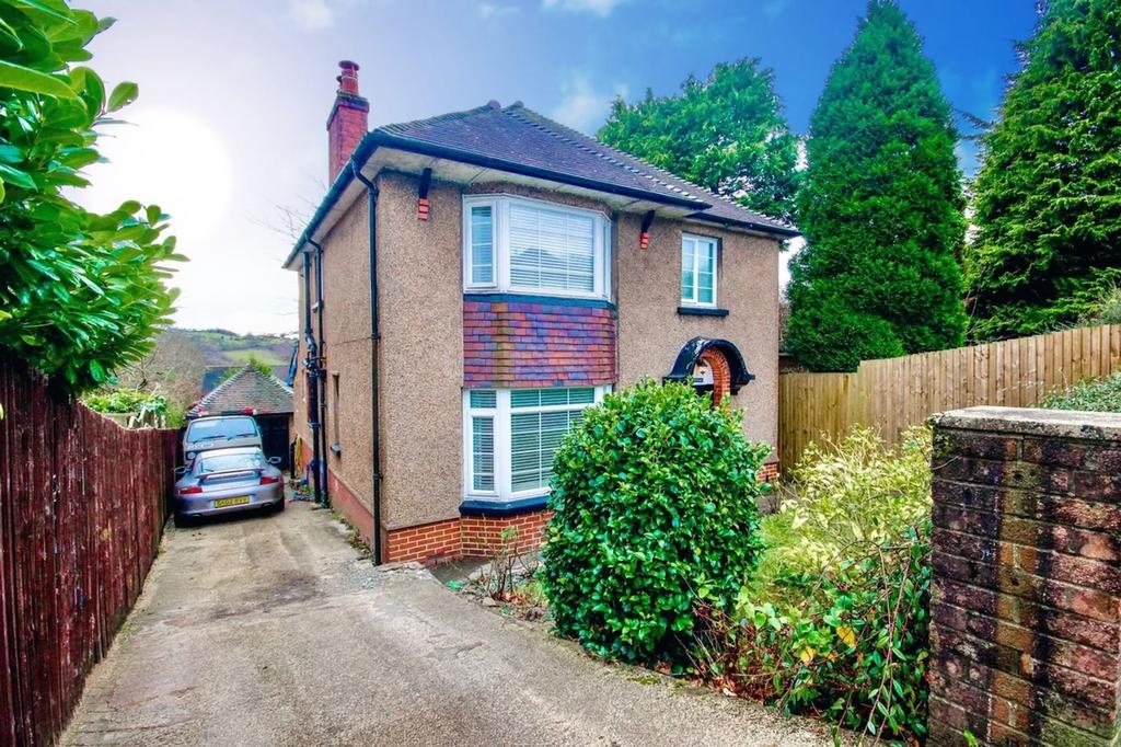 Highfield Road, Pontllanfraith, NP12 3 bed detached house for sale £