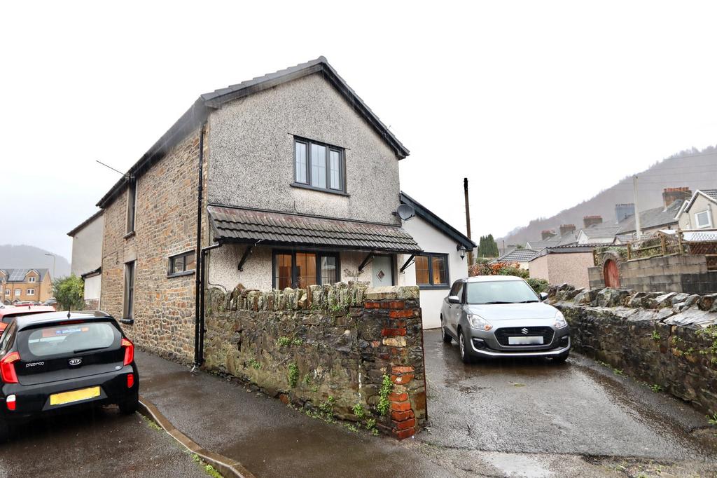 Glannant Street, Ynysddu, NP11 4 bed cottage for sale £280,000