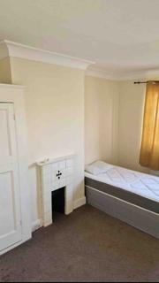 4 bedroom semi-detached house to rent, Willesden Green, NW10 1JT