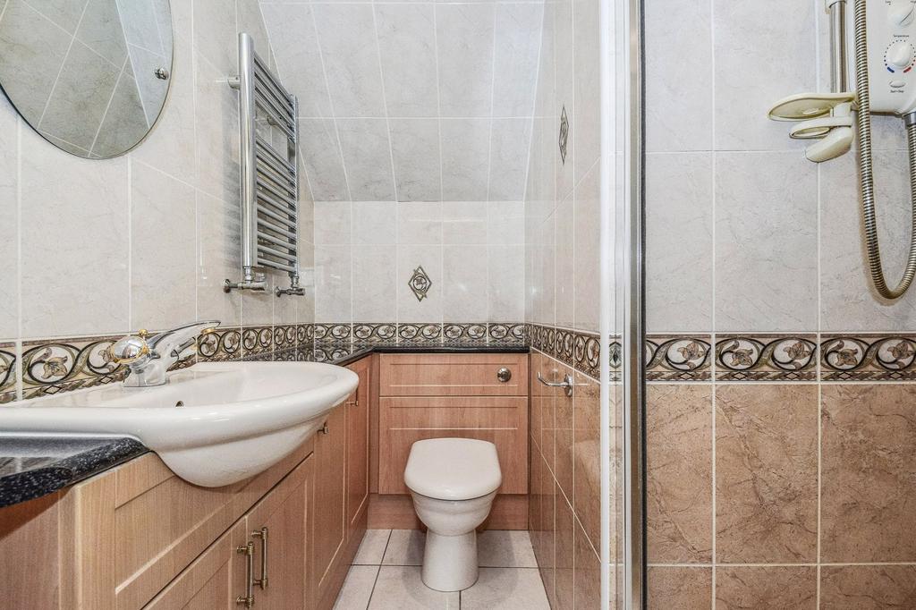 Bed 2 ensuite