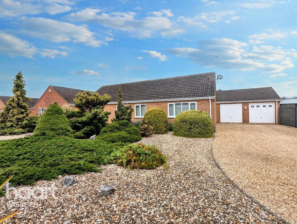 St Edmunds Drive, 3 bed detached bungalow for sale £310,000