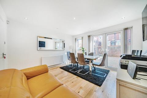4 bedroom terraced house for sale, Clapham Crescent, Clapham