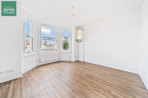 Studio to rent, St. Georges Road, Worthing, West Sussex, BN11