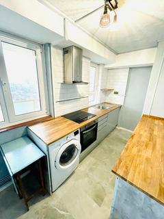 3 bedroom flat to rent - Amhurst Park, N16
