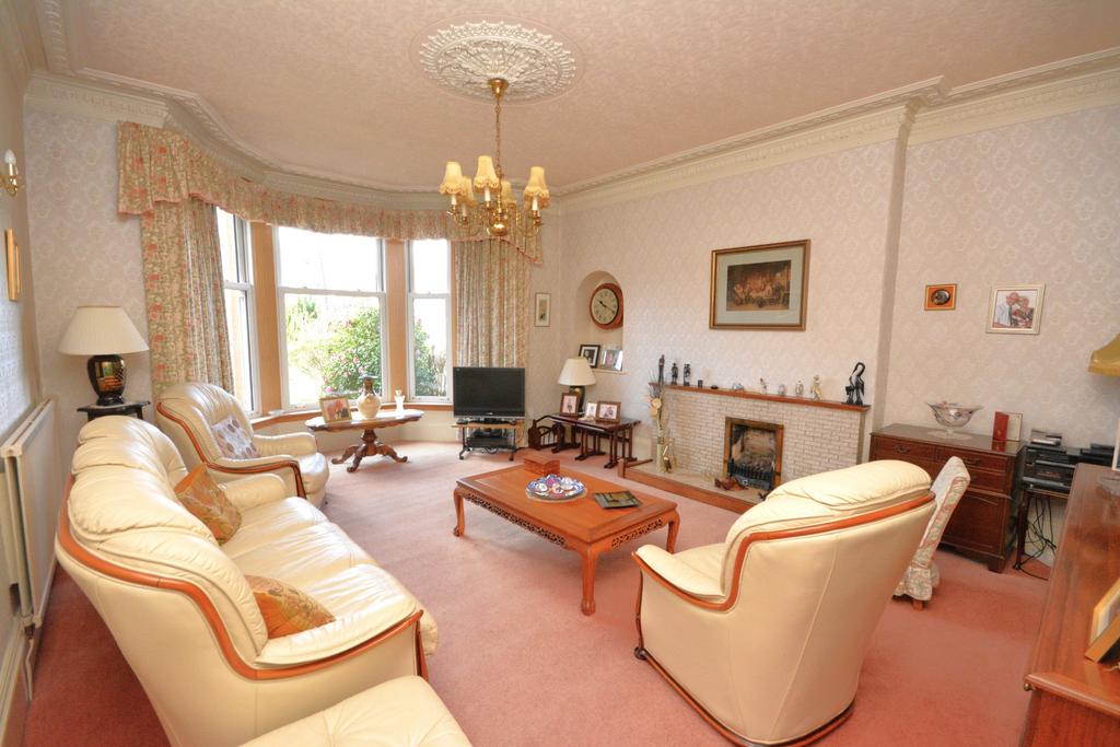 Dorrator Road, Camelon, Falkirk, Stirlingshire, FK1 4BN 4 bed semi