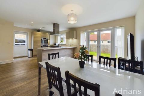4 bedroom detached house for sale, Searle Crescent, Broomfield, Chelmsford