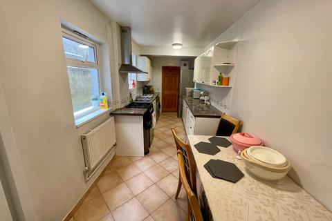 3 bedroom terraced house for sale, Warwick Road West, Luton, Bedfordshire, LU4 8BJ