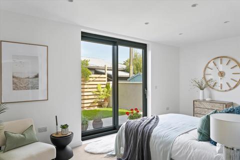 2 bedroom flat for sale, Trebetherick Gardens, Trebetherick, Wadebridge, Cornwall, PL, Wadebridge PL27