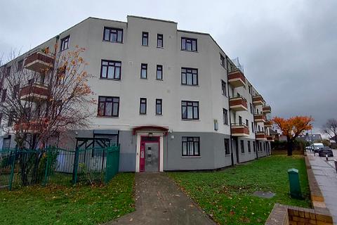 3 bedroom flat for sale, Shirley House Drive, London SE7