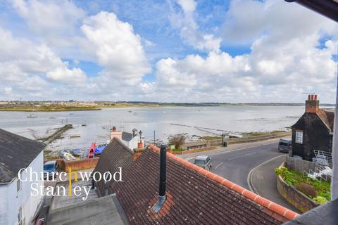 3 bedroom end of terrace house for sale - High Street, Manningtree, CO11