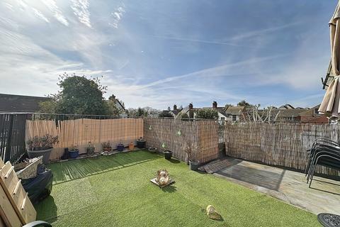 2 bedroom flat for sale, Seabrook Road, Hythe, Kent. CT21