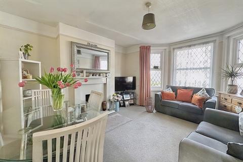 2 bedroom flat for sale, Seabrook Road, Hythe, Kent. CT21