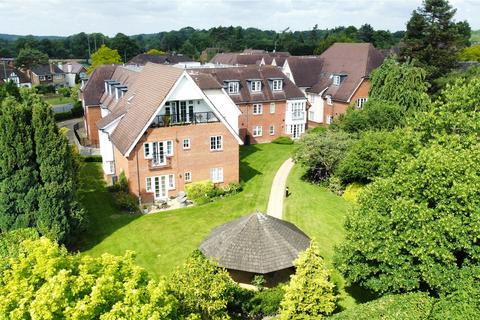 2 bedroom apartment for sale, Between Streets, Cobham, Surrey, Elmbridge, KT11