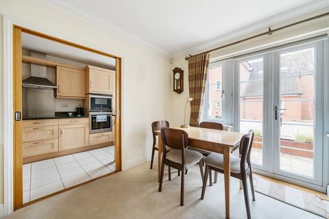 2 bedroom apartment for sale, Between Streets, Cobham, Surrey, Elmbridge, KT11