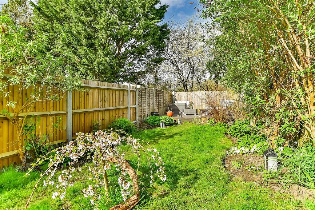 Ware Street, Bearsted, Maidstone, Kent 2 bed end of terrace house for