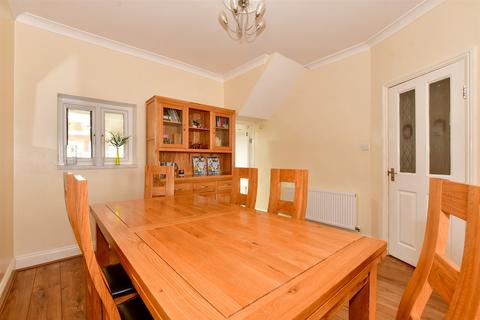 62 Gloucester Road, London, E17 6AE