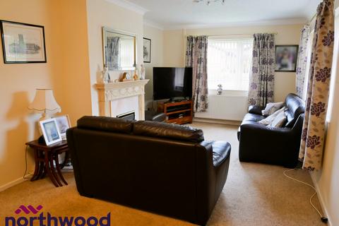 2 bedroom detached bungalow for sale - Eastleigh Close, Wrexham, LL11