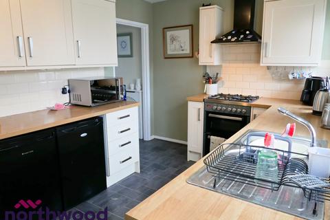 2 bedroom detached bungalow for sale, Eastleigh Close, Wrexham, LL11