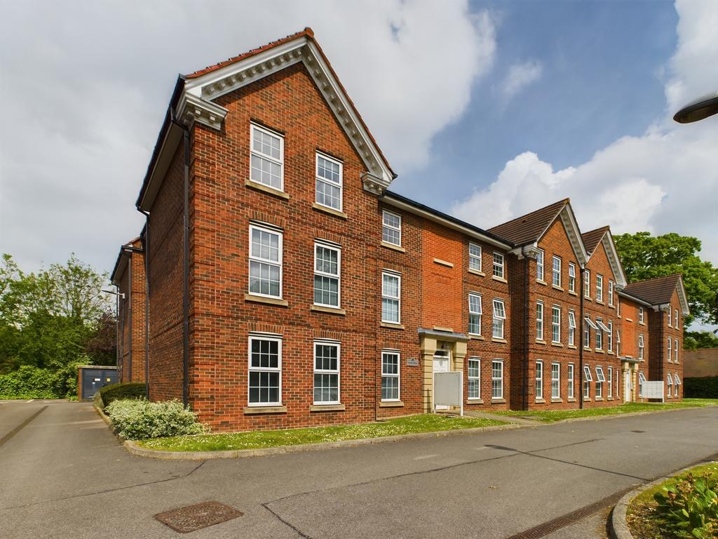 Dunsley House, Hessle High Road, HU4 2 bed apartment - £650 pcm (£150 pw)