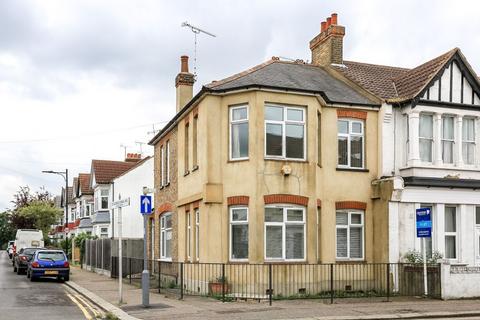 4 bedroom terraced house for sale, Westborough Road, Westcliff-on-Sea, SS0 9TJ