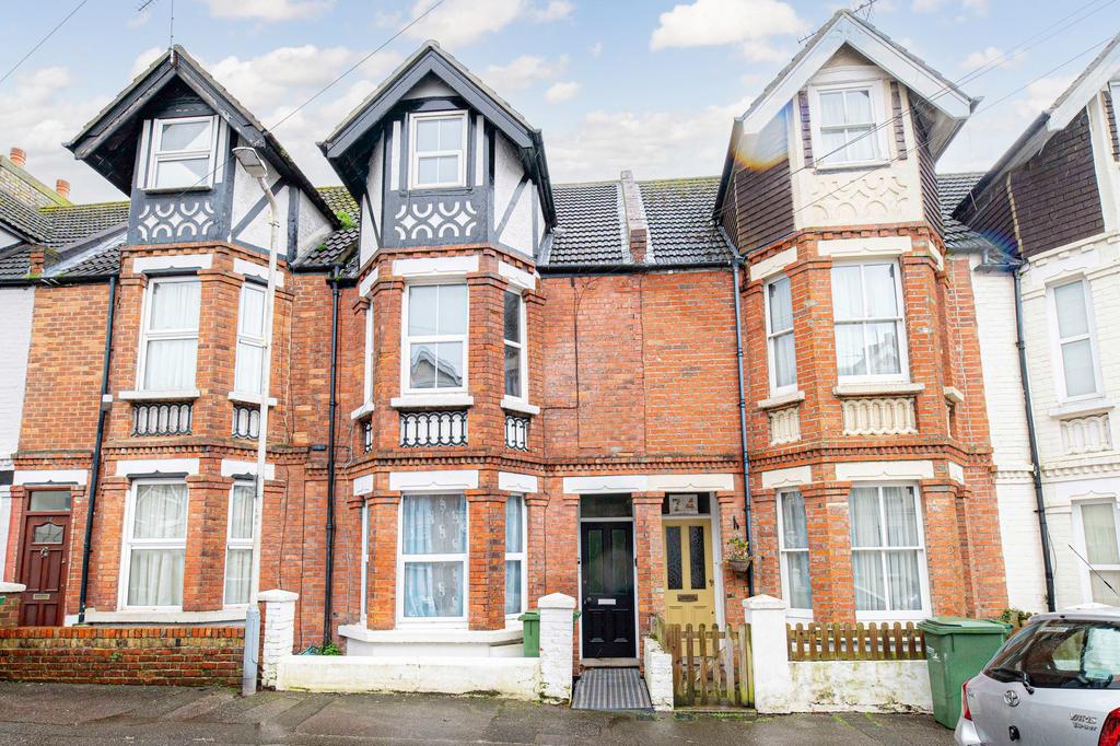Linden Crescent, Folkestone, CT19 2 bed for sale £90,000