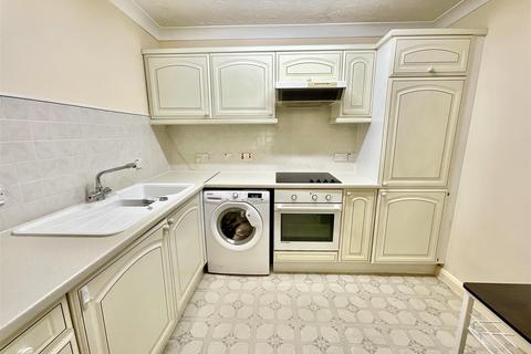 1 bedroom ground floor flat for sale, Reigate Hill, Reigate, Surrey