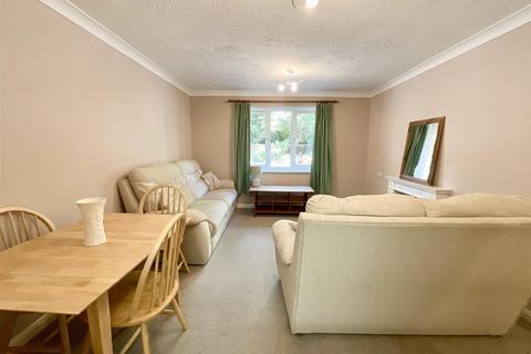 1 bedroom ground floor flat for sale, Reigate Hill, Reigate, Surrey