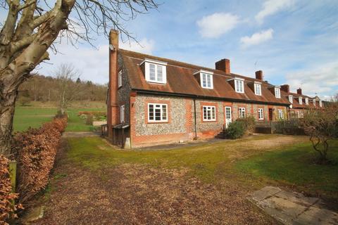3 bedroom semi-detached house for sale - Hanger Farm Cottages, Fingest