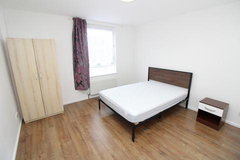 1 bedroom in a house share to rent - College Park Close, London, SE13