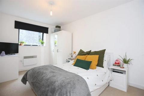 2 bedroom flat to rent, Hartfield Road, SW19