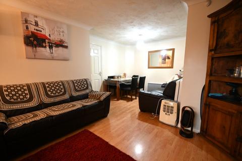 2 bedroom apartment for sale - Hurworth Avenue, Langley, Berkshire, SL3