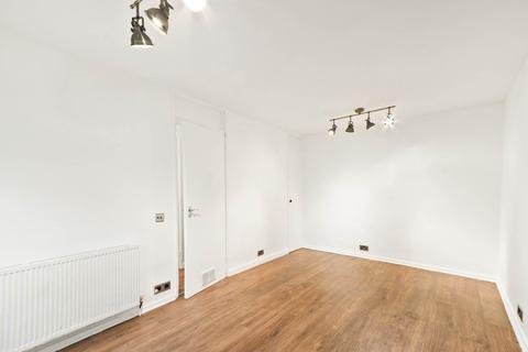 10 Humberton Close, London, E9 5TW