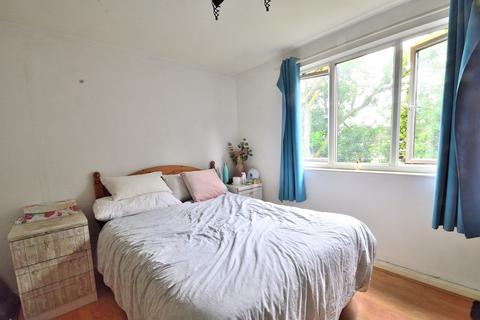 1 bedroom semi-detached house to rent, Hamilton Way, Palmers Green, London. N13