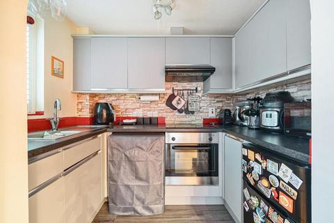 1 bedroom flat for sale - High Wycombe,  Buckinghamshire,  HP11