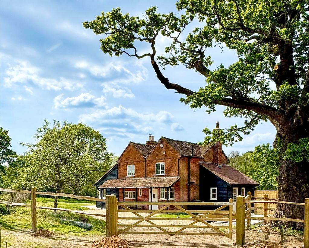 Westbrook Hill, Elstead, Godalming, GU8 3 bed detached house £3,000