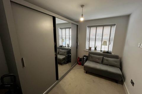 2 bedroom flat to rent - High Street, ,