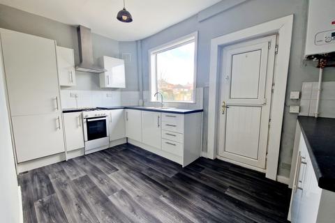 2 bedroom terraced house to rent - Bury New Road , Whitefield , Manchester