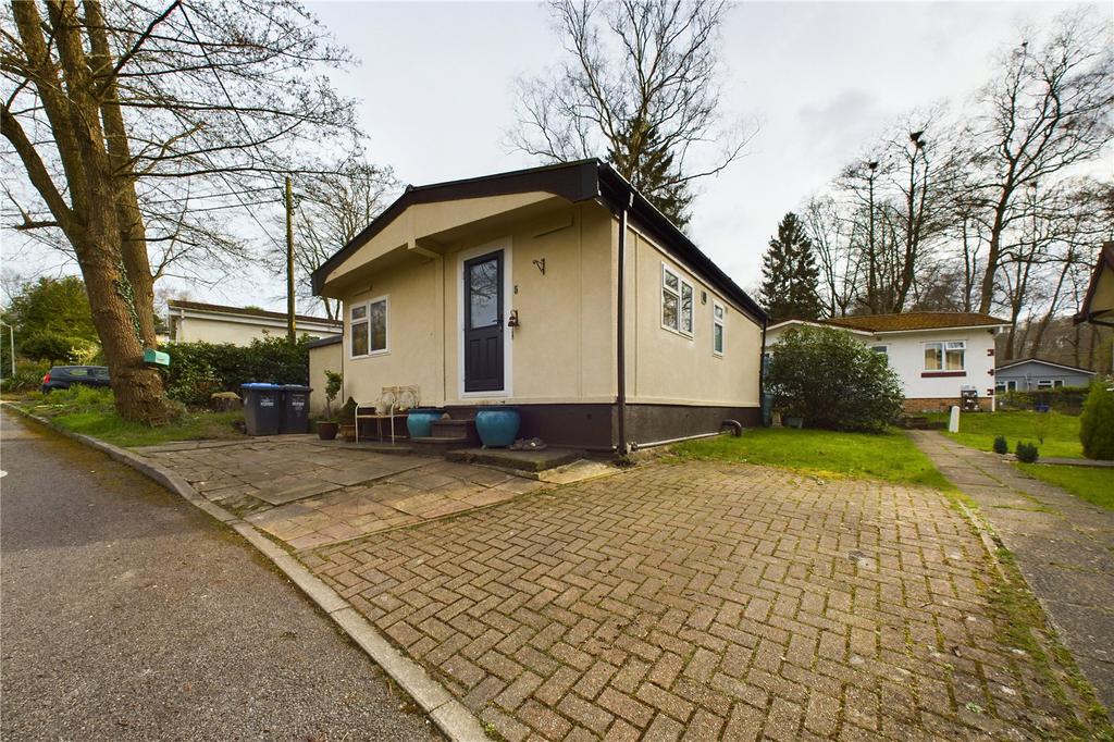 Turners Hill Park, Turners Hill RH10 2 bed property for sale £130,000