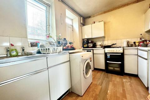 2 bedroom flat for sale - Valerian Way,  London, E15